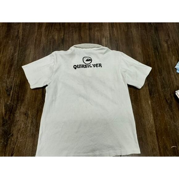 Quicksilver White 3-D Shirt, Made to look Like Claws Marks across the front - Picture 4 of 8